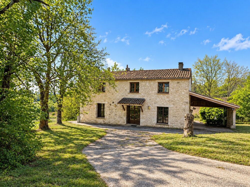 Jolie maison de campagne en pierre avec vue