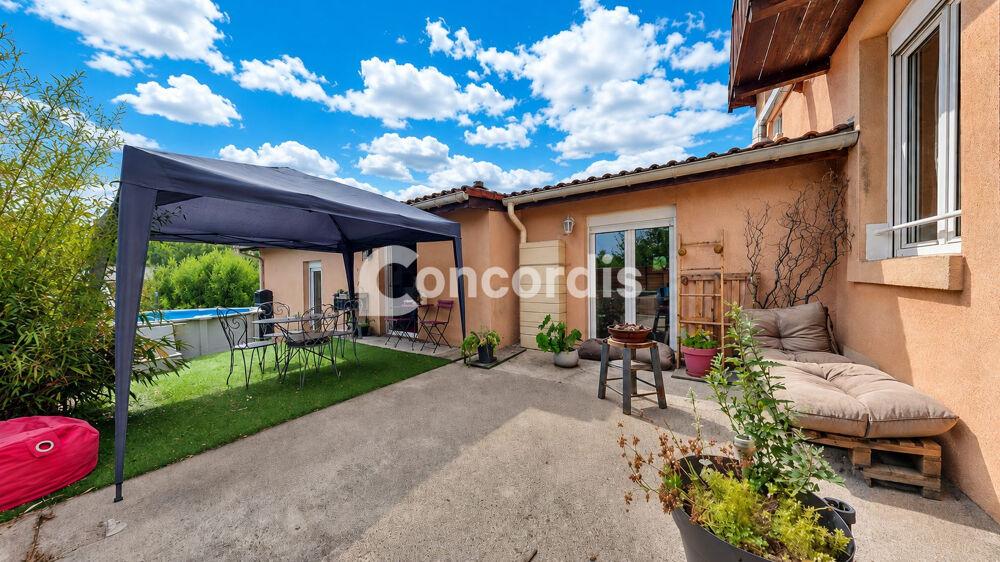 Maison familiale avec terrasse et jardin