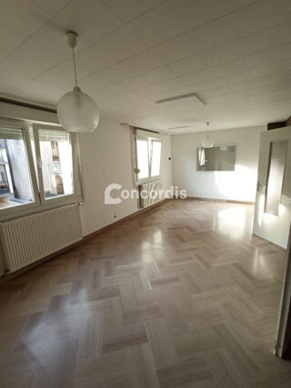  Appartement à louer 5 pièces 81 m²