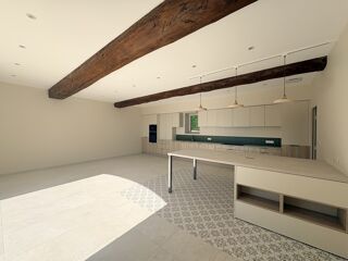  Maison à louer 9 pièces 371 m²
