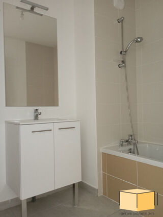  Appartement à louer 3 pièces 84 m²