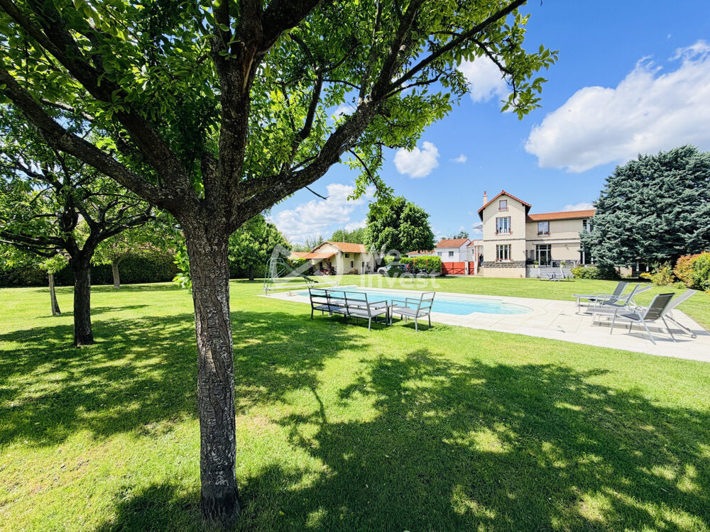 Villa de charme avec piscine, dépendance et jardin.