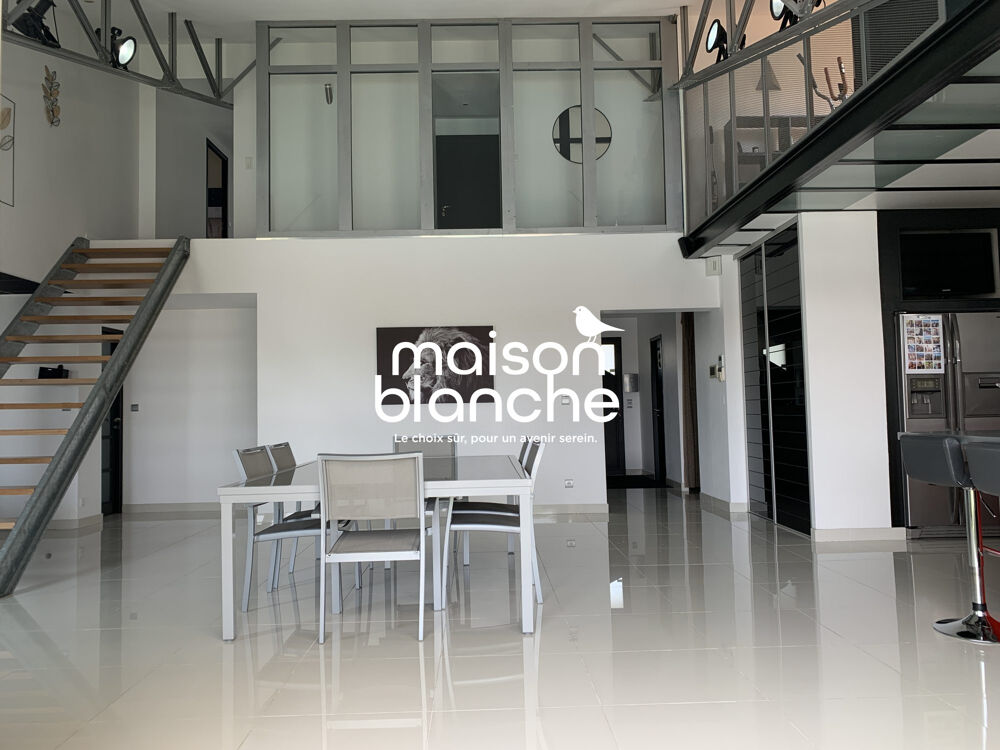 Vente Maison Propriété d'Architecte avec jardin et piscine, 5 chambres, dou La jarrie