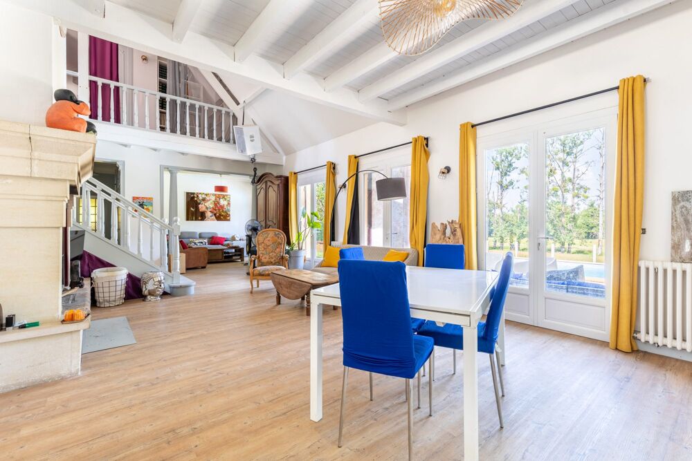 Maison exceptionnelle de 270m2 avec dépendances et piscine à G