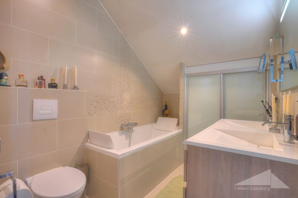 à vendre  Maison Prévessin-Moëns (01280)