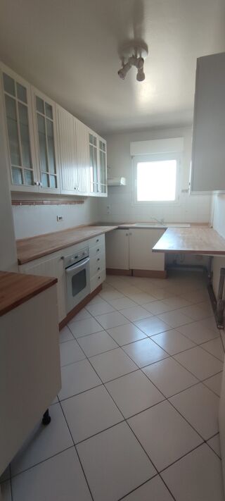 Appartement à louer 3 pièces 75 m²