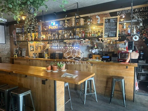   BAR PUR AVEC TERRASSE COEUR CROIX ROUSSE PLATEAU - PETIT LOYER 