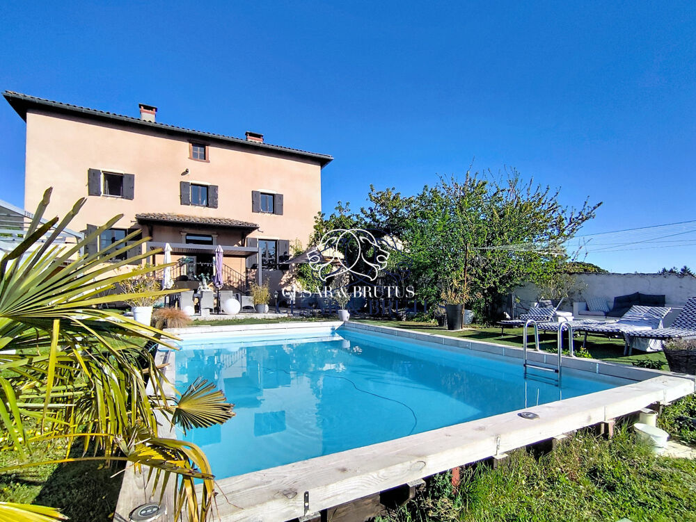 Maison de caractère du XIXème siècle, avec piscine et vue exc