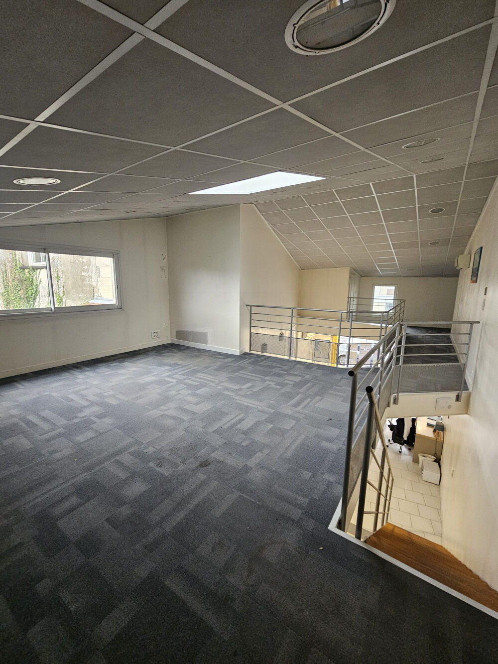   Local 140 m² Saintes