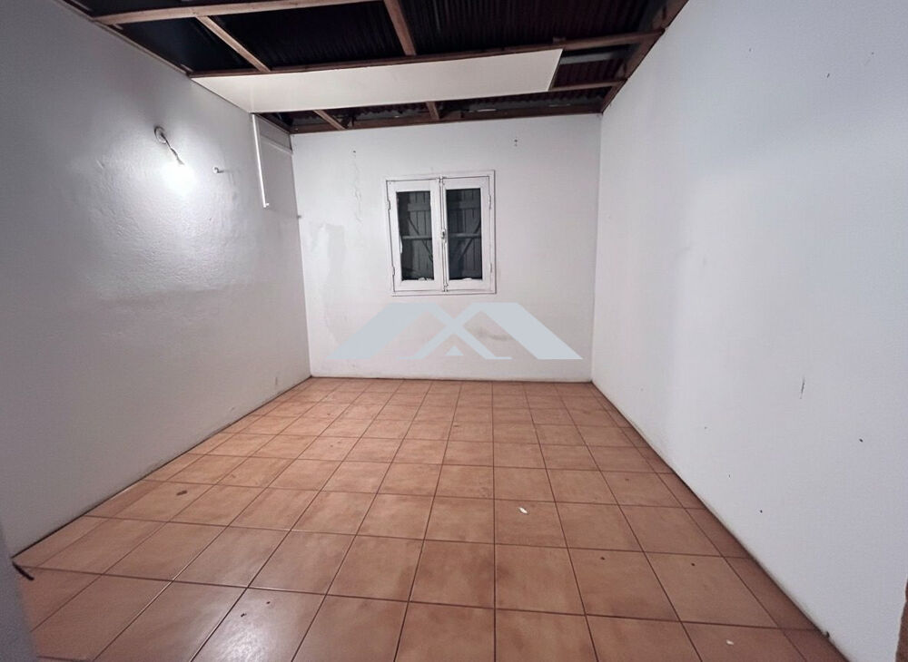Maison T2 à rénover + garage Saint-Benoît