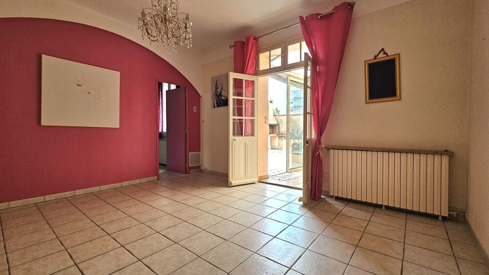 Vente Maison Maison de ville avec terrasse et commerce Nîmes