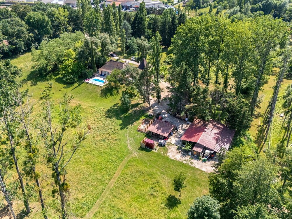Maison exceptionnelle de 270m2 avec dépendances et piscine à G