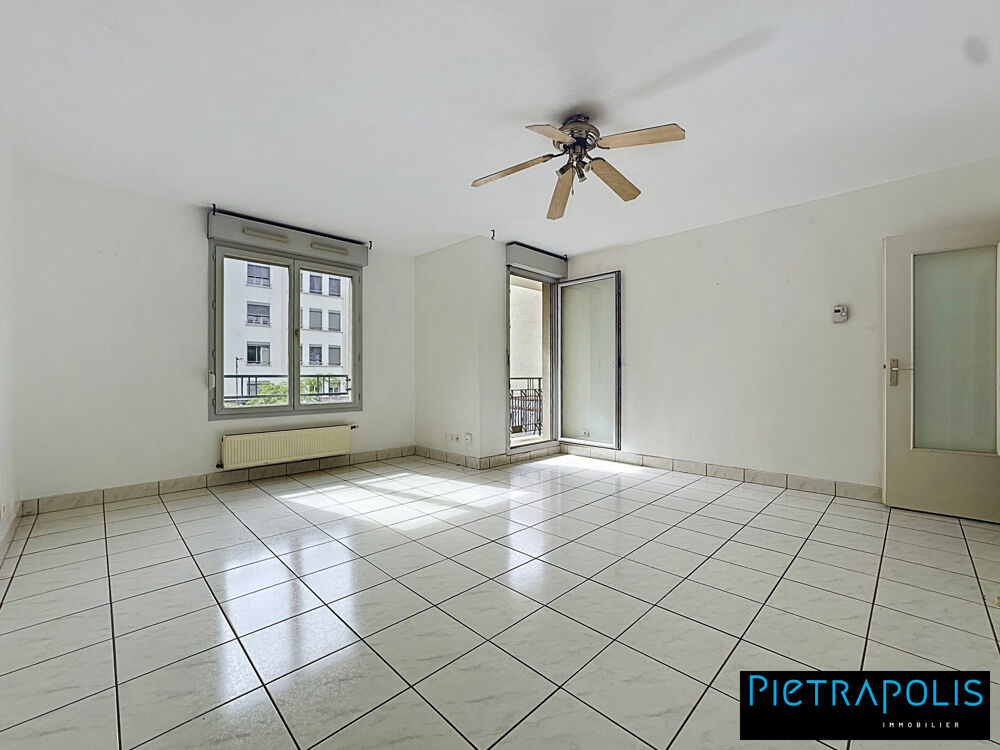 Vente Appartement Appartement T3 de 79m2 traversant avec 2 balcons et plase de par Lyon 2