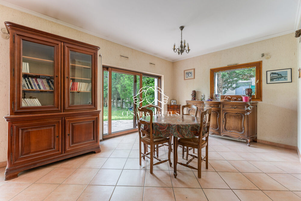 VILLEURBANNE - Maison 6 pièces de 181 m² avec jardin, garages