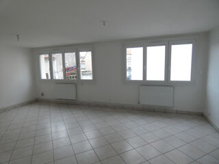  Appartement à louer 3 pièces 81 m²