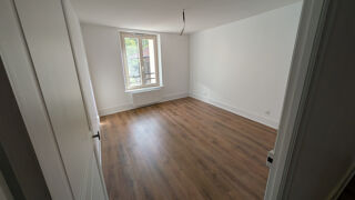  Appartement à louer 4 pièces 120 m²