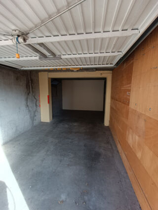  Parking / Garage à louer 