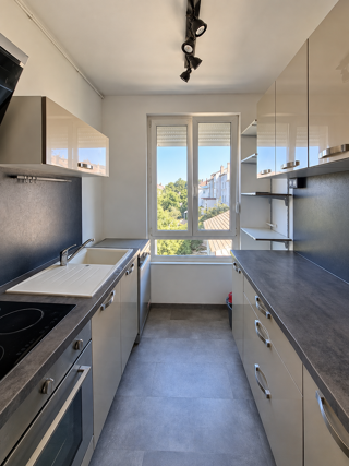  Appartement à louer 4 pièces 66 m²