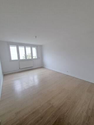  Appartement à louer 3 pièces 81 m²