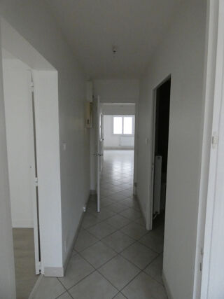  Appartement à louer 3 pièces 81 m²