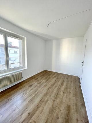  Appartement à louer 3 pièces 58 m²