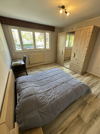  Appartement à louer 3 pièces 75 m²
