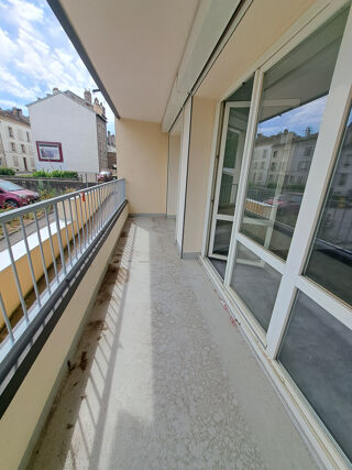  Appartement à louer 3 pièces 64 m²