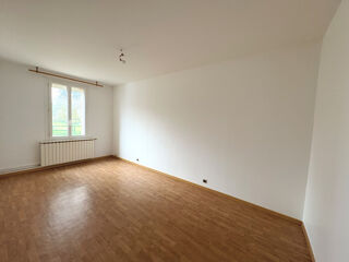  Appartement à louer 4 pièces 117 m²