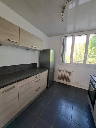  Appartement à louer 4 pièces 66 m²