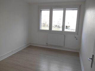  Appartement à louer 3 pièces 81 m²