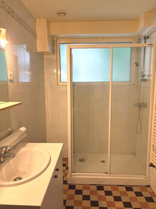  Appartement à louer 4 pièces 117 m²