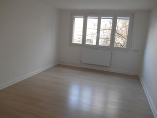  Appartement à louer 3 pièces 81 m²