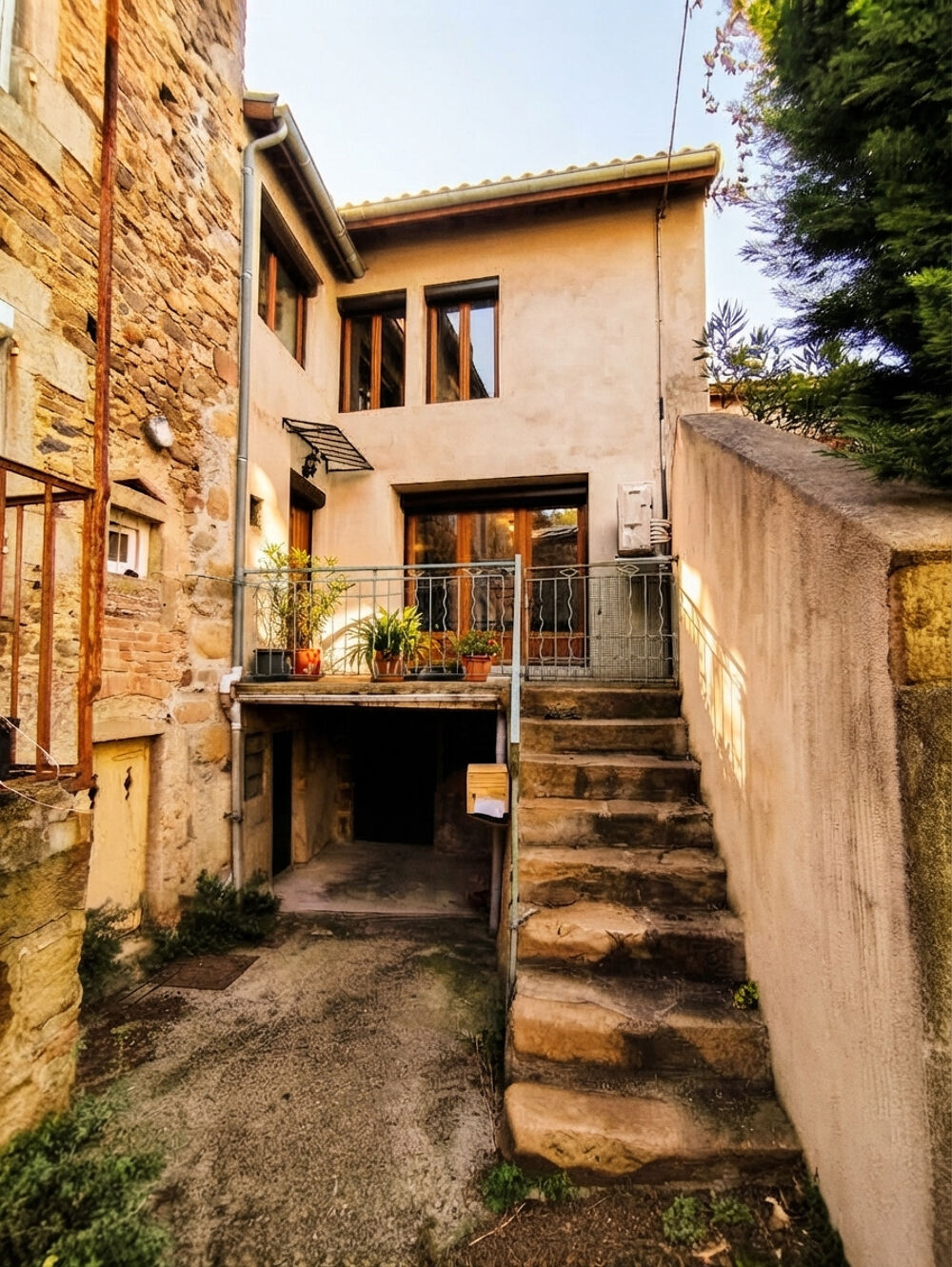 Maison de village avec terrasse et caves