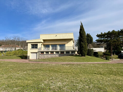   VILLA 7 PIECES AVEC TERRAIN DE 2900M2 Maison - 7 pi�ce(s) - 209 m�