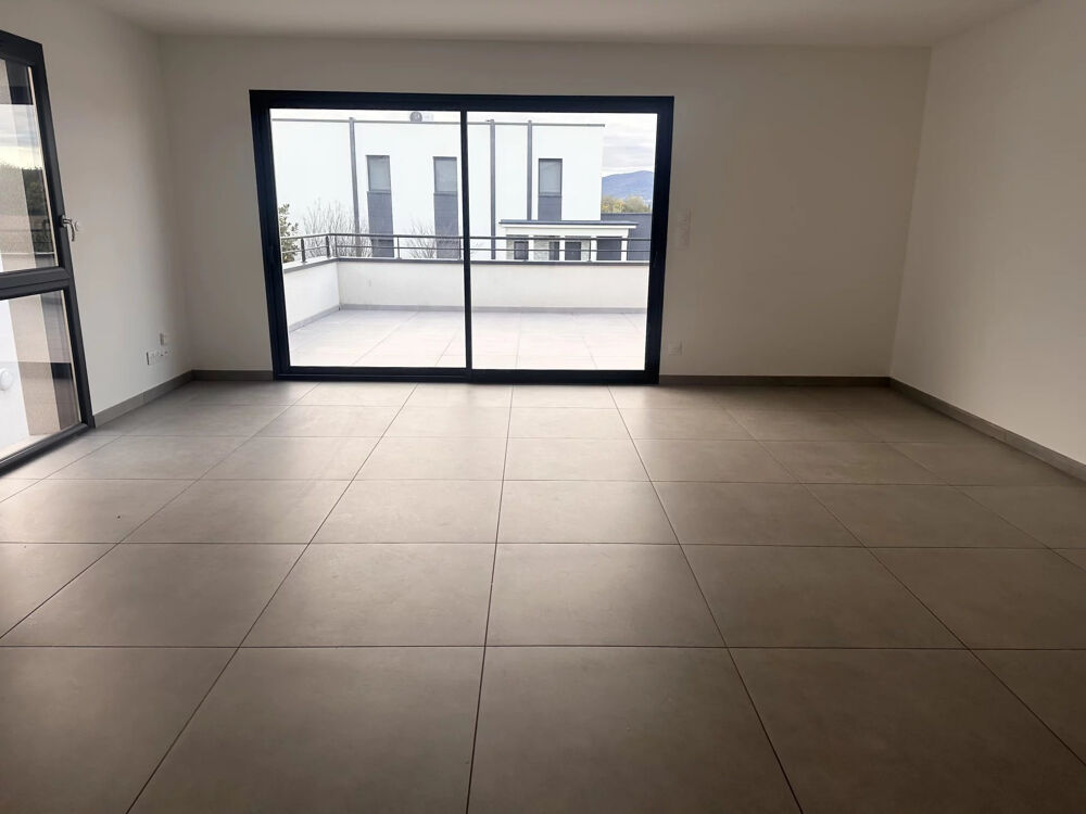 Location Appartement Rare ! Appartement récent avec terrasse XXL de 48 m2 Roussillon