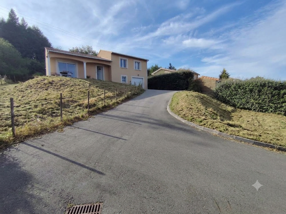Vente Maison Maison 4 pièces avec garage et terrain de 994 m2 Maclas
