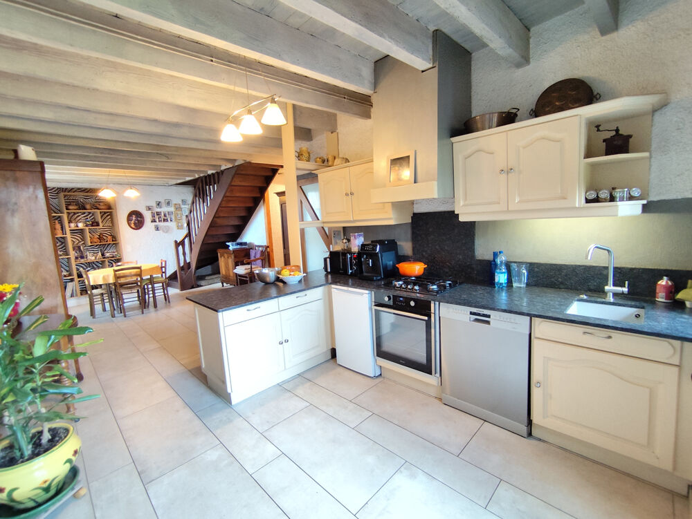 Maison de village avec garage et terrain