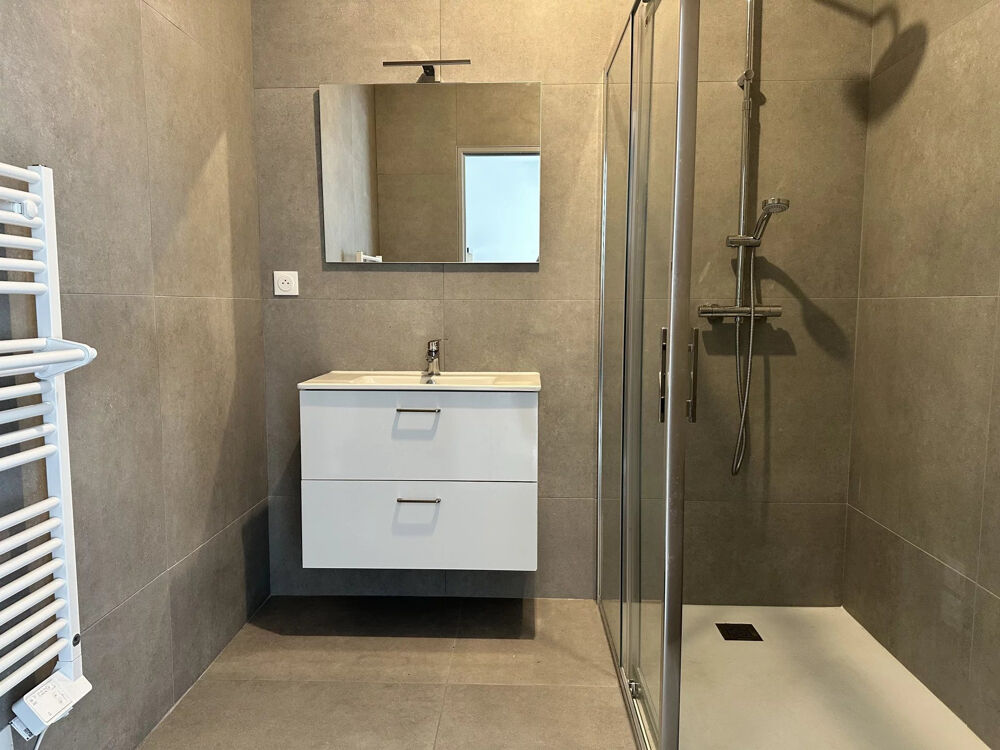 Location Appartement Rare ! Appartement récent avec terrasse XXL de 48 m2 Roussillon