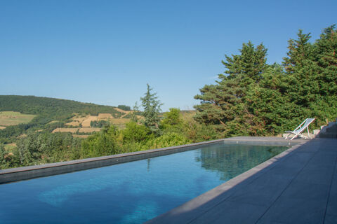   Maison avec terrain clos et piscine Maison - 1 pi�ce(s) - 163 m�