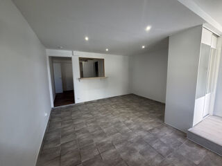  Appartement à louer 3 pièces 49 m²