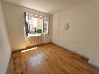  Appartement à louer 3 pièces 83 m²