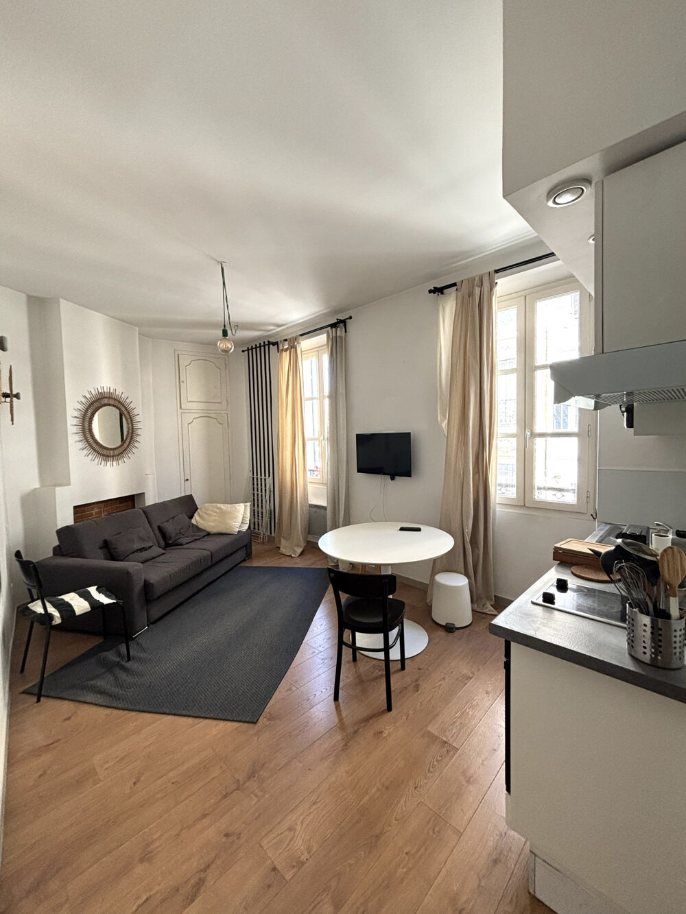 Location Appartement GRAND STUDIO MEUBLÉ CENTRE VILLE  / RUE EDOUARD PONS / QUARTIER LODI 13006 MARSEILLE. Marseille 6