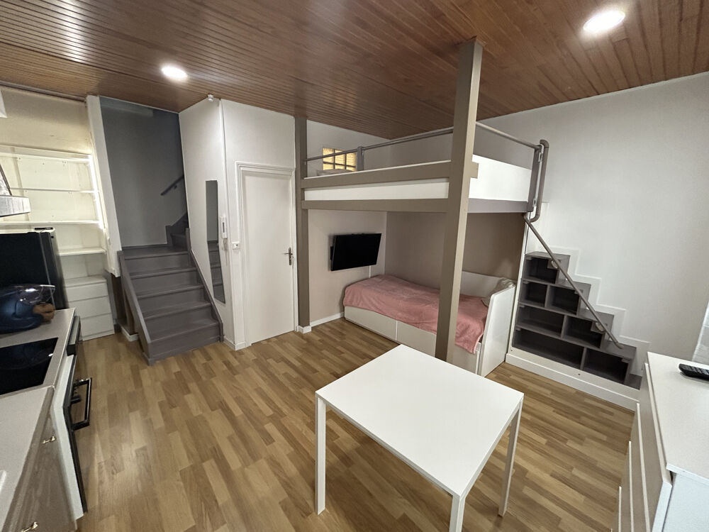 Location Appartement TYPE 1 AVEC MEZZANINE MEUBLE RUE TRANSVAAL / PROX PALAIS LONGCHAMP 13004 MARSEILLE. Marseille 4