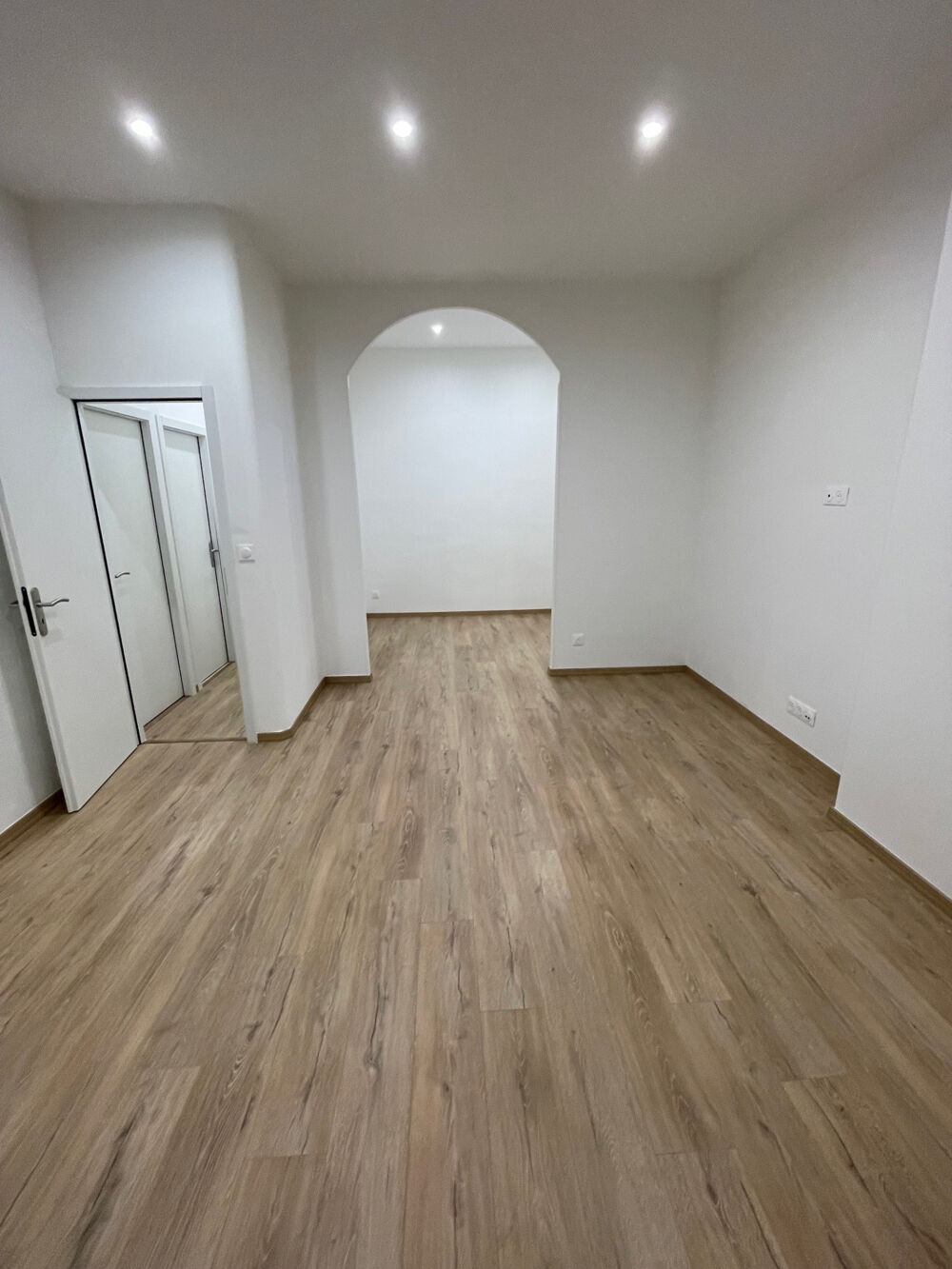 Location Appartement TYPE 2 REFAIT NEUF / BOULEVARD ROUGIER / BLANCARDE 13004 MARSEILLE. Marseille 4