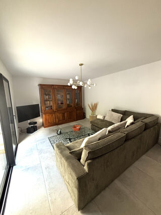  Appartement à louer 3 pièces 100 m²