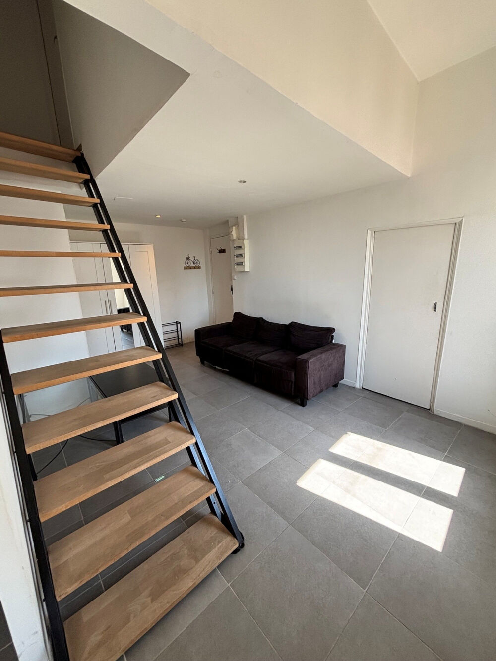 Location Appartement TYPE 3 EN DUPLEX MEUBLÉ RUE FLEGIER / GARE SAINT CHARLES 13001 MARSEILLE Marseille 1