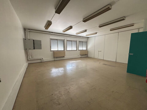   LOCAUX PROFESSIONNELS A VENDRE PLOMBIERE 13014. 