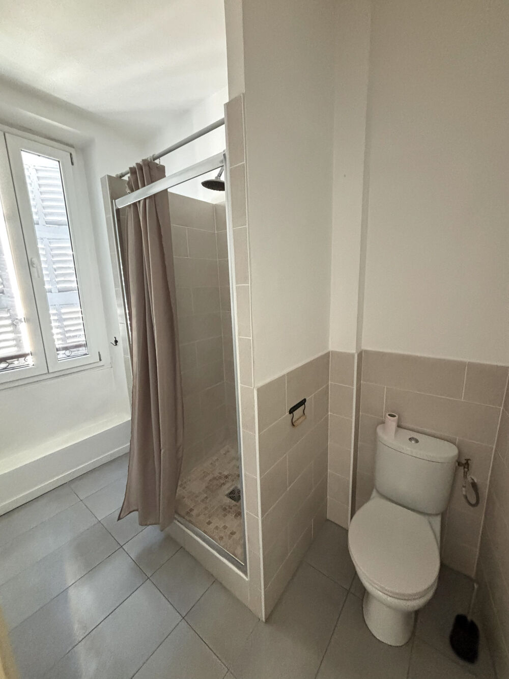 Location Appartement GRAND STUDIO MEUBLÉ CENTRE VILLE  / RUE EDOUARD PONS / QUARTIER LODI 13006 MARSEILLE. Marseille 6