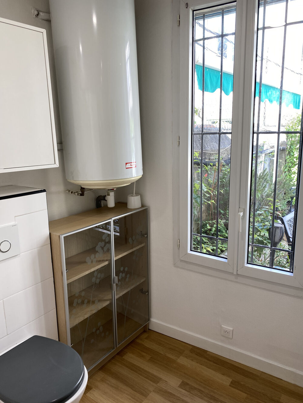 Location Appartement STUDIO MEUBLE RUE TRANSVAAL / PROX PALAIS LONGCHAMP 13004 MARSEILLE. Marseille 4