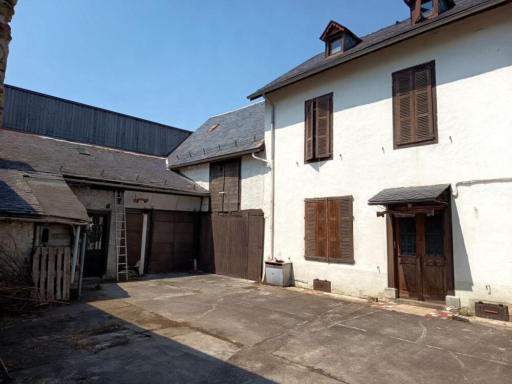 Maison de caractère dans village prisé